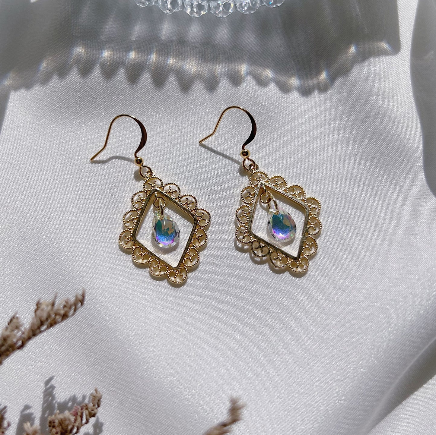 Suncatcher Earrings (Diamond)